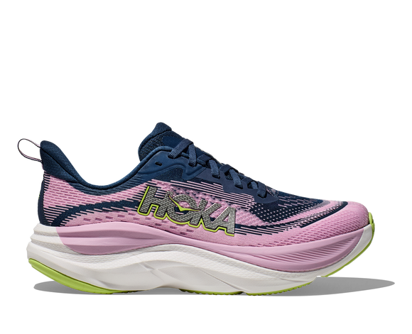 W Hoka Skyflow