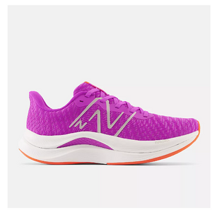 W New Balance FuelCell Propel v4